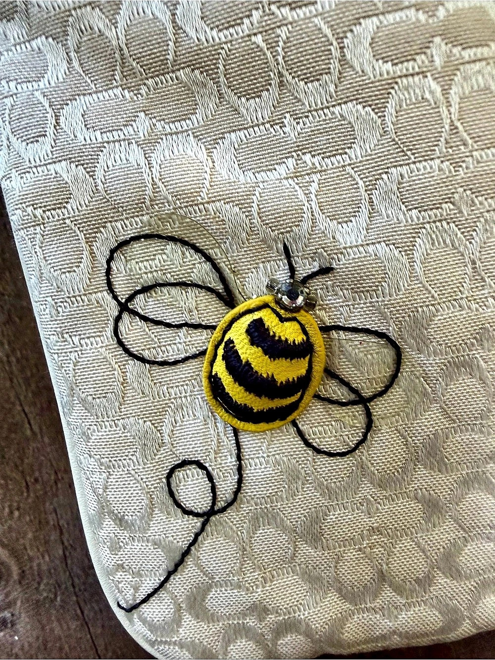 Limited Edition 2006 Coach Signature Jacquard Bumblebee Swingpack Crossbody Bag - Picture 12 of 16